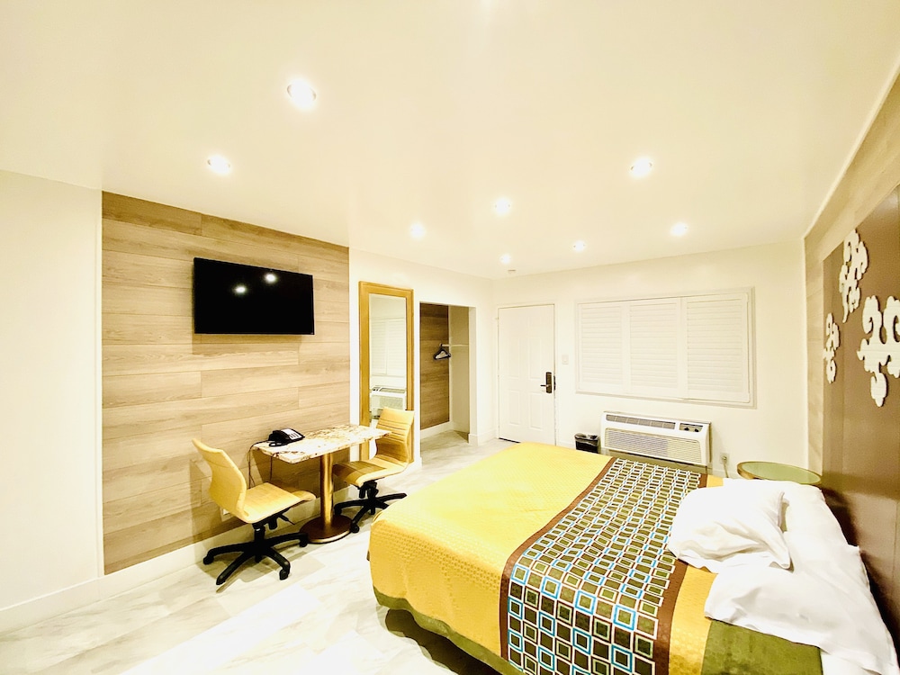 Casa Blanca Inn & Suites 22/67