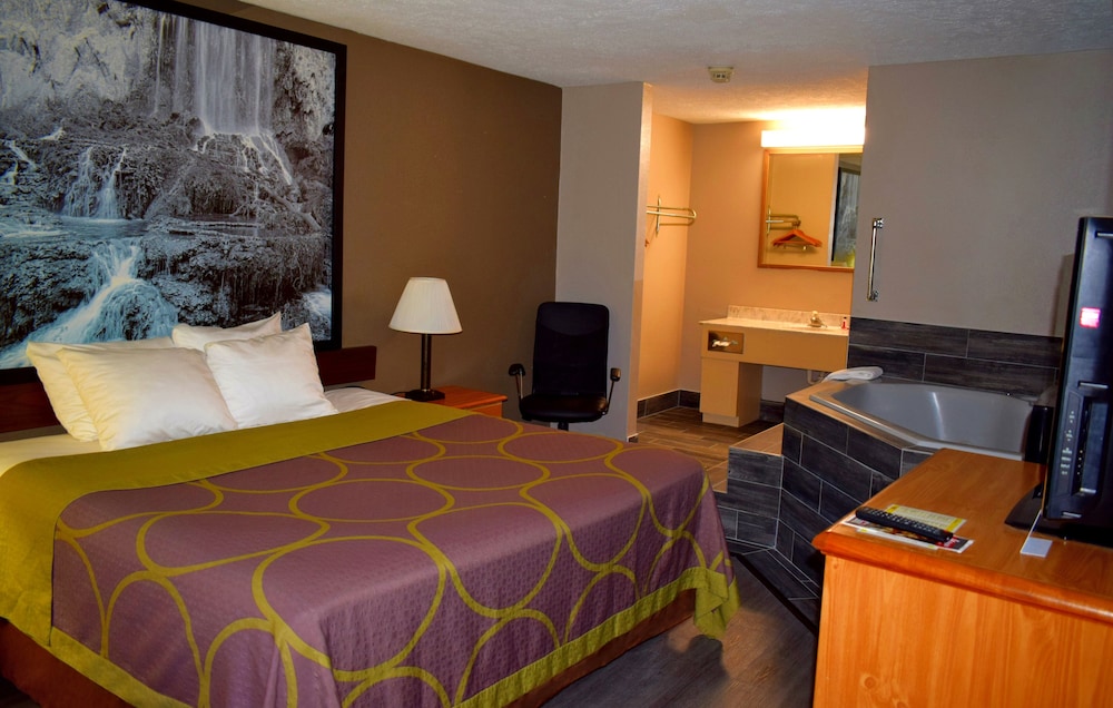 Super 8 by Wyndham Fort Chiswell Wytheville Area 17/33