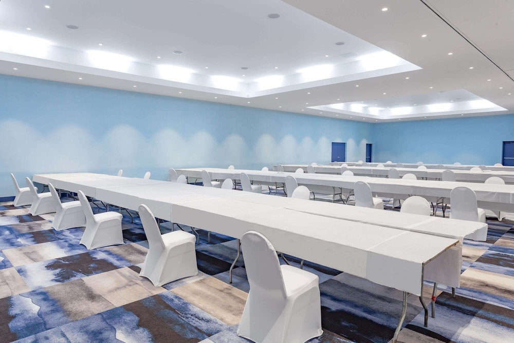 Ramada by Wyndham Hartford North / Bradley Airport 33/48