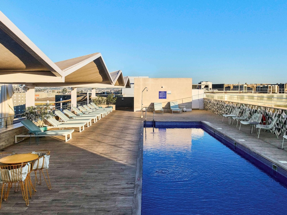Novotel Sevilla 75/77
