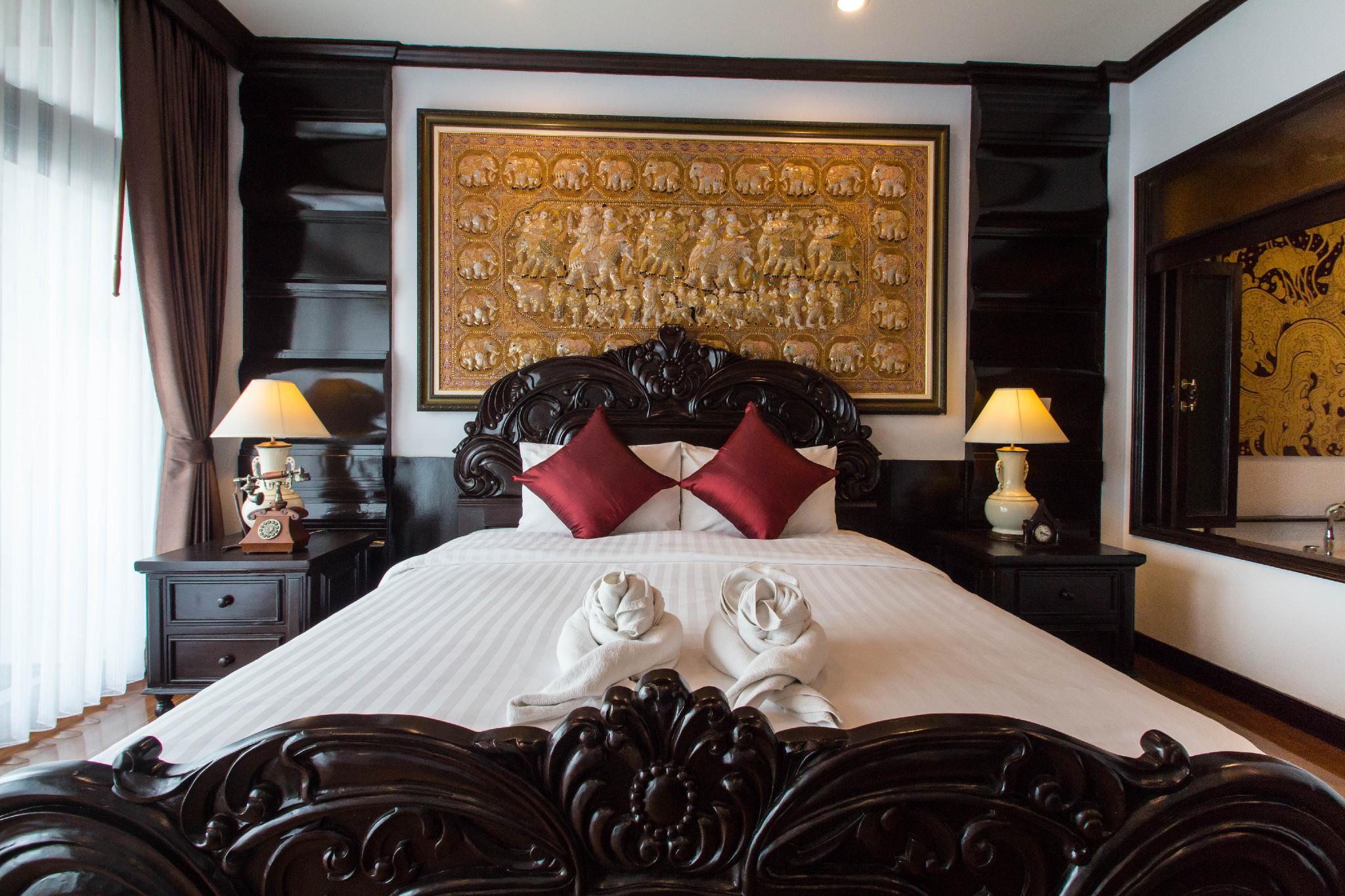 Suite, King Bed, Pool Access