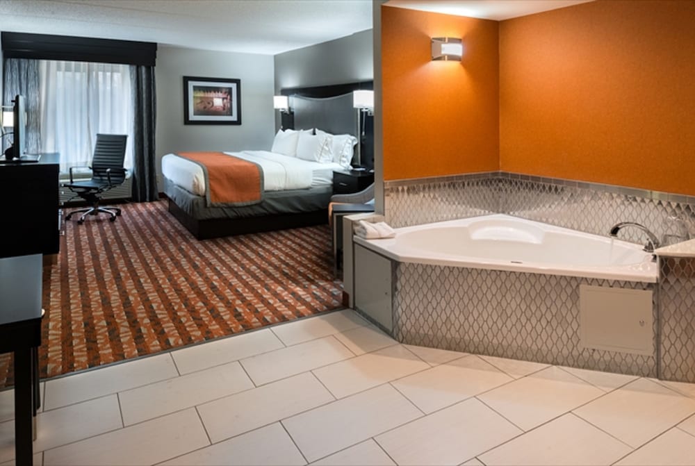 Holiday Inn Express & Suites NASHVILLE SOUTHEAST - ANTIOCH 10/70