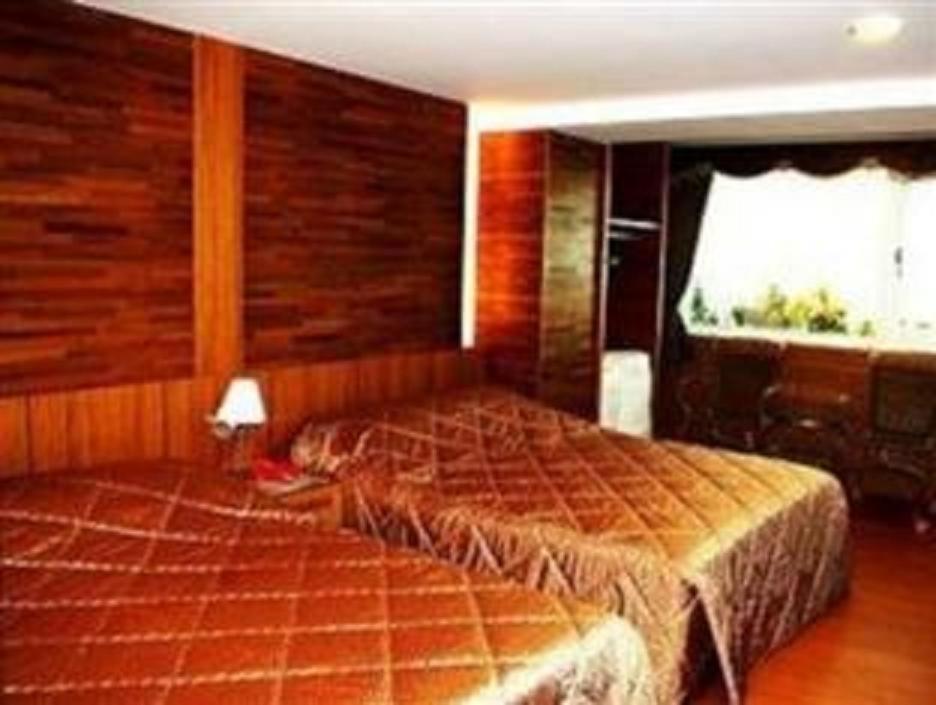 Gau Shan Ching Hotel 19/23