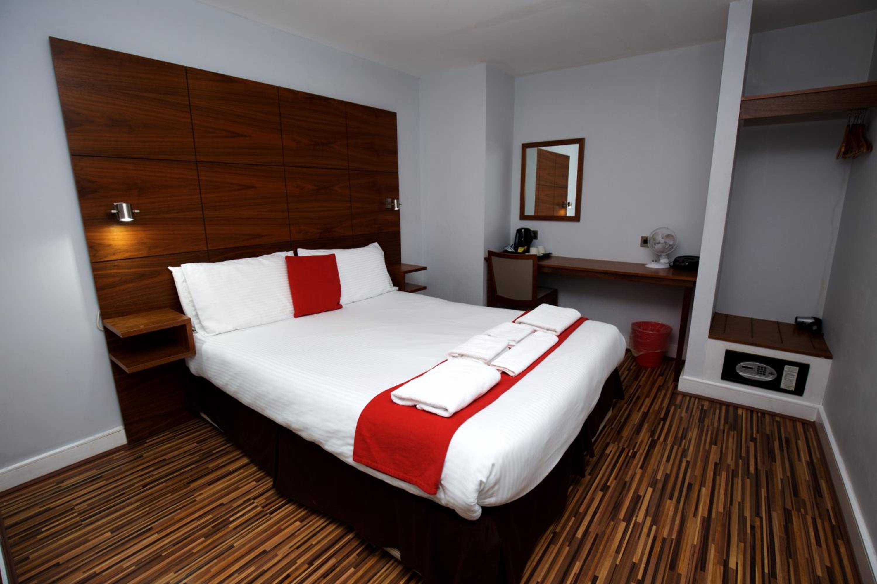 Room, Double Bed, No Window