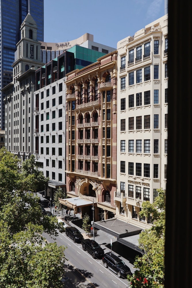 Collins Hotel 2/27