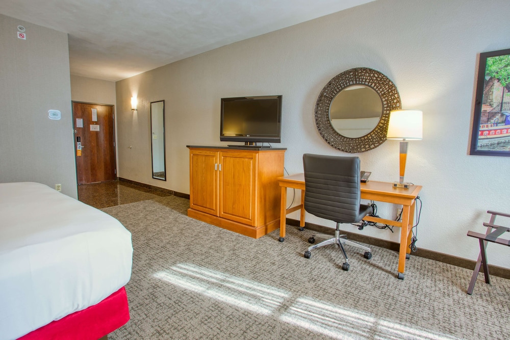 Drury Inn & Suites Near La Cantera Parkway 32/50