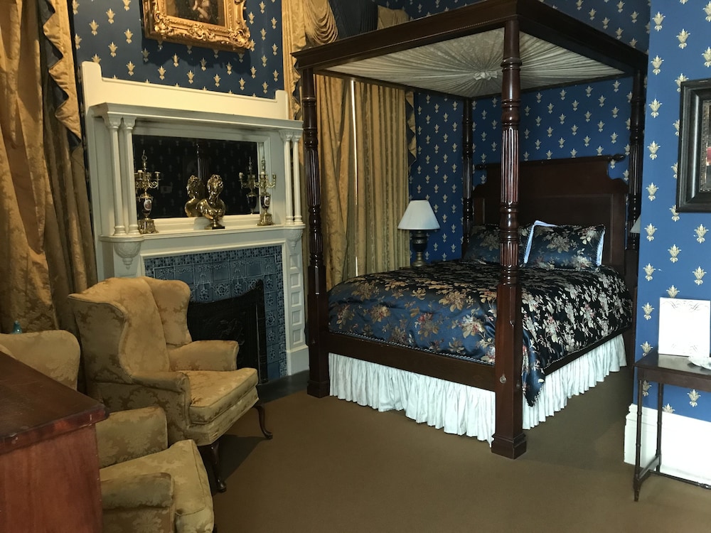 The Guest House Historic Mansion 58/73