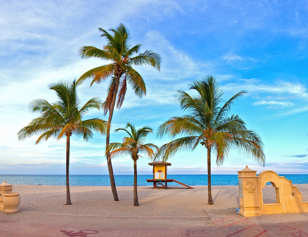 Caribbean Resort by the Ocean 35/50