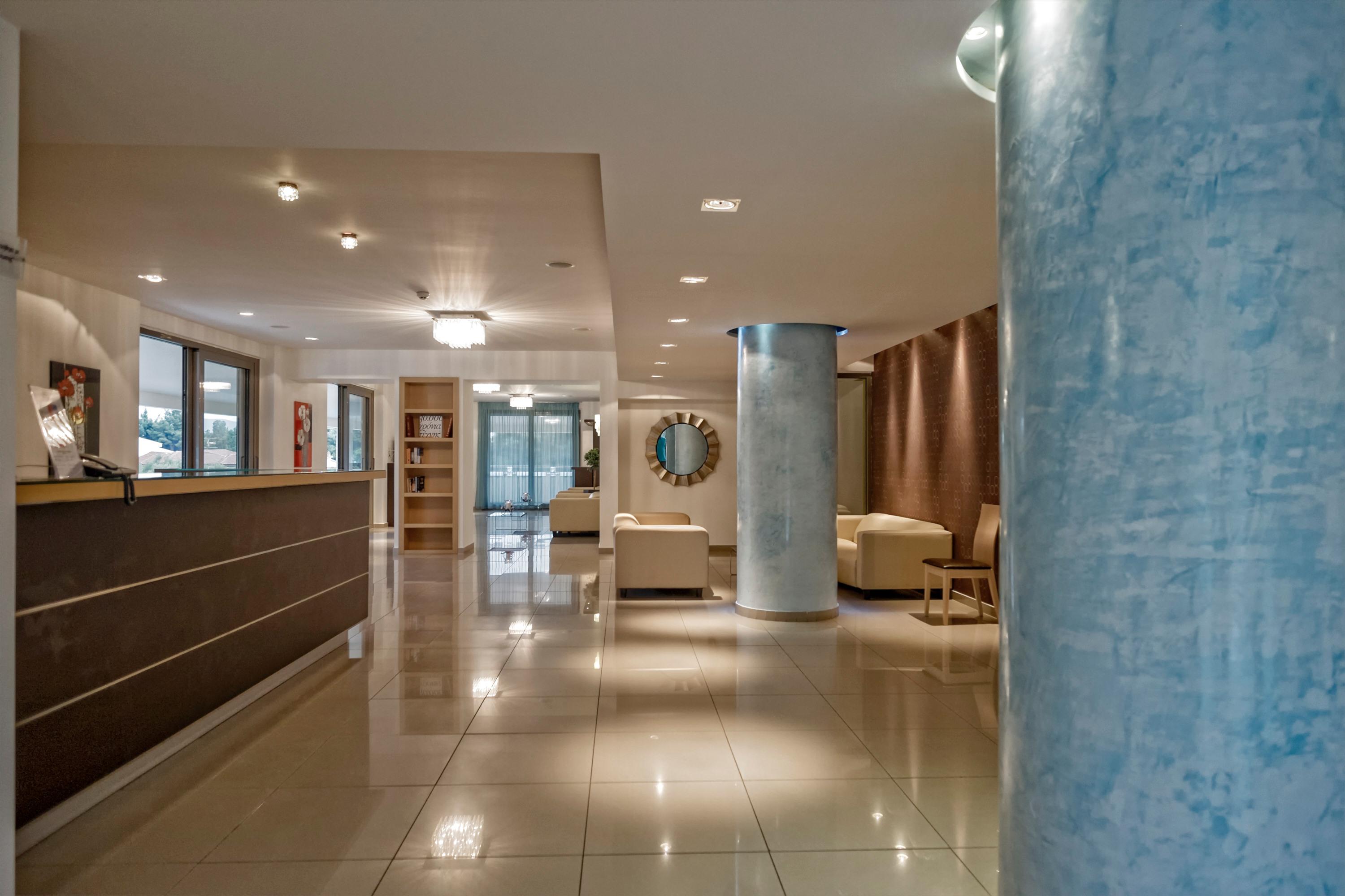 Lagomandra Beach Hotel and Suites 13/71