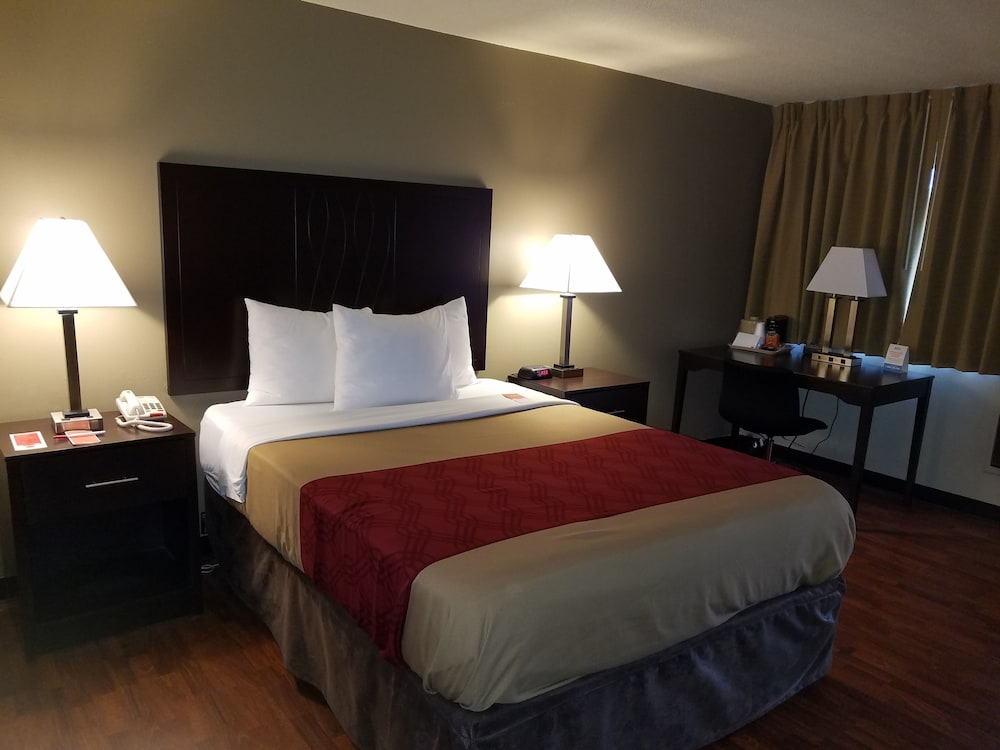 ECONO LODGE 10/36