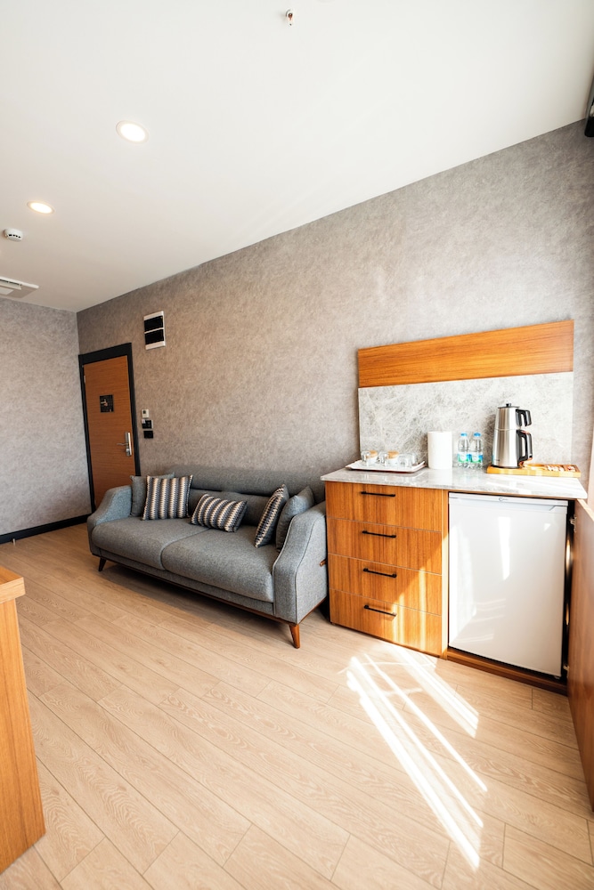 Educity Suit & Hotels 24/50