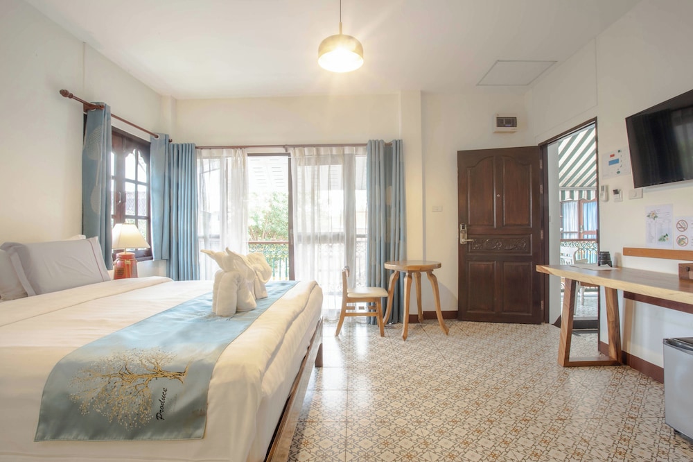 DELUXE, DOUBLE BED