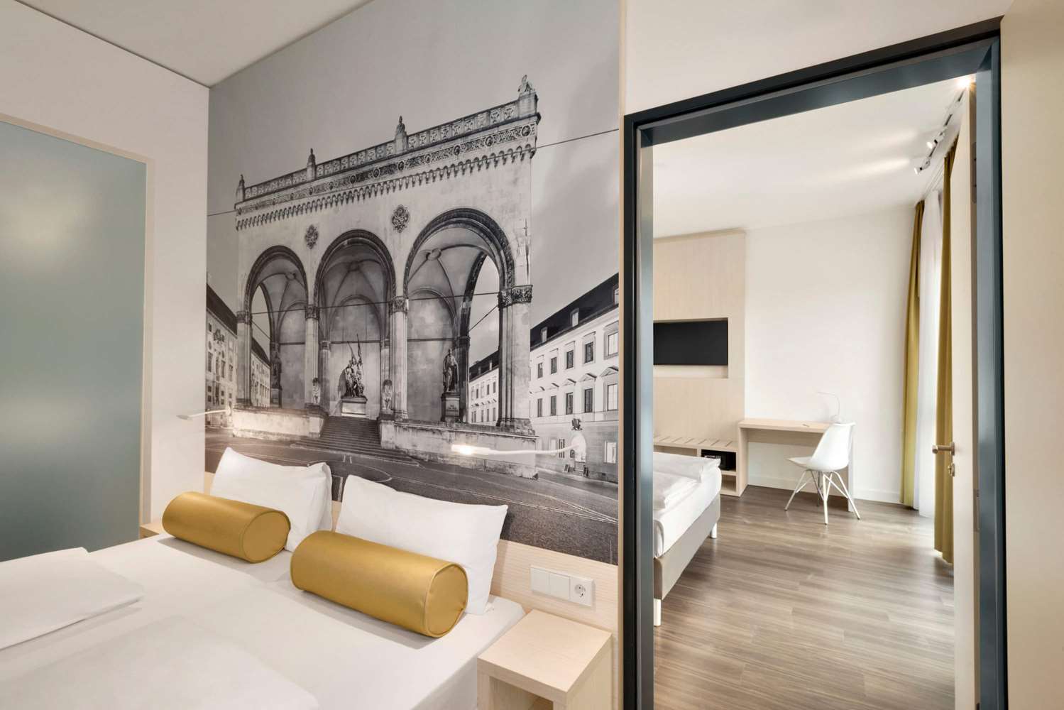 Super 8 by Wyndham Munich City North 7/30