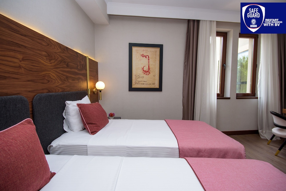 STANDARD TWIN ROOM