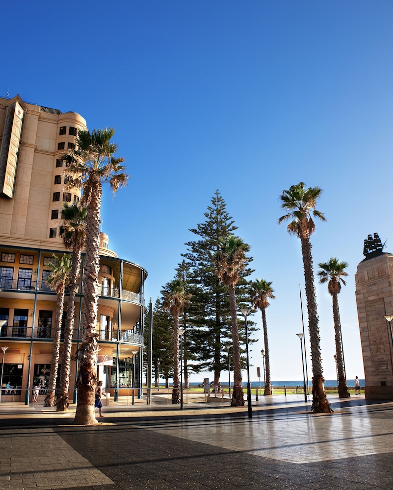 Stamford Grand Adelaide 60/63