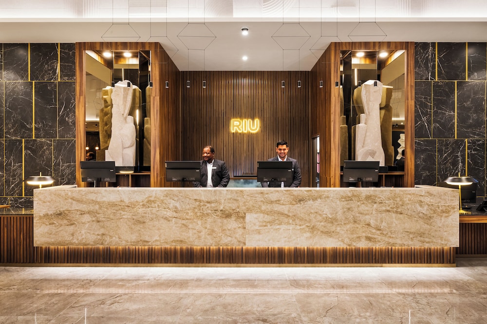 RIU Plaza Chicago 8/50