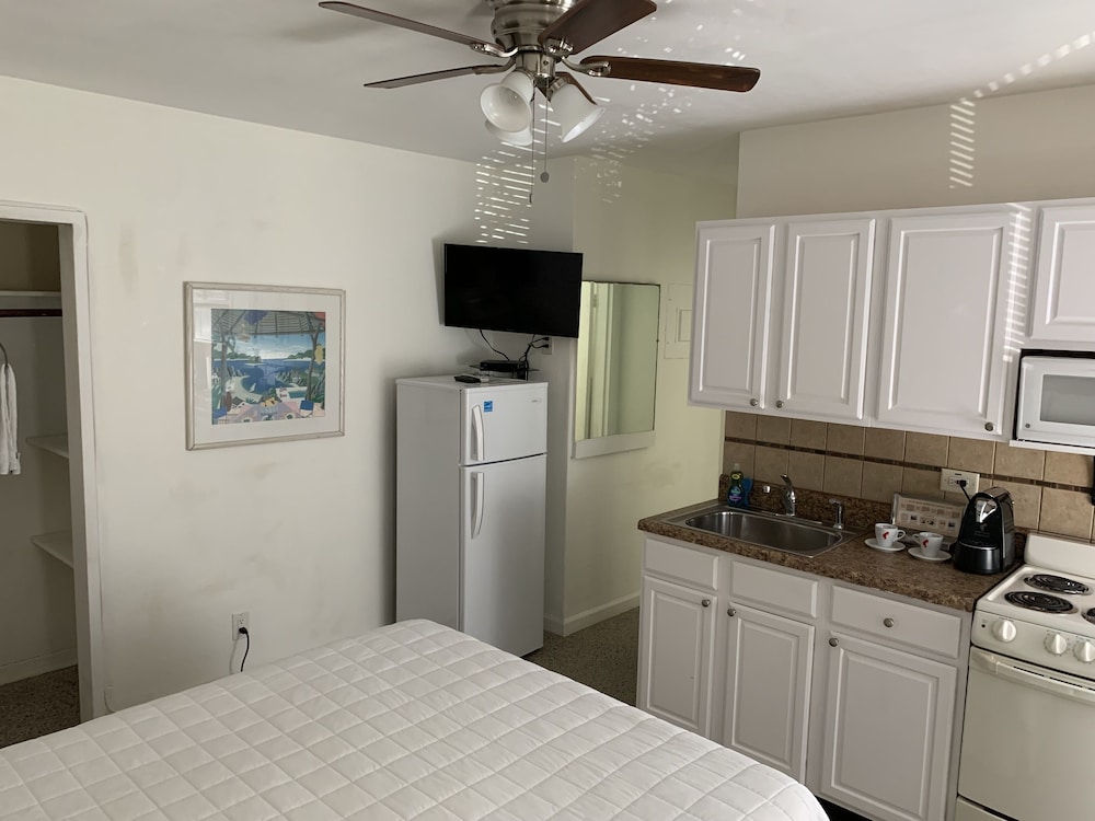 Tiana Beach Inn 28/48
