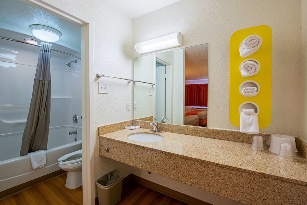Motel6 Hammond, IN - Chicago Area 57/59