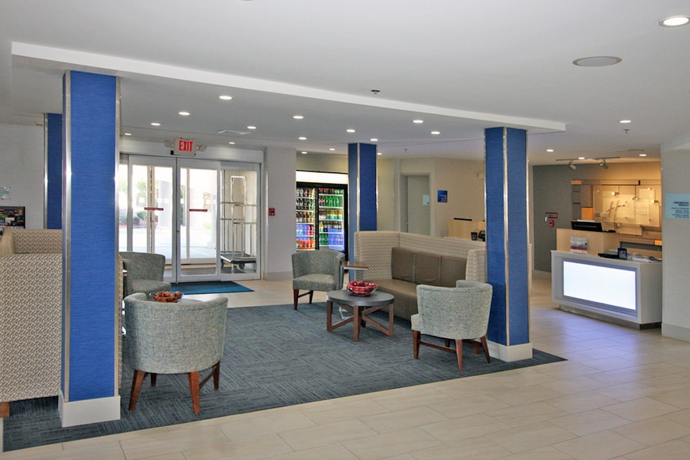 Holiday Inn Express Branford-New Haven 46/59