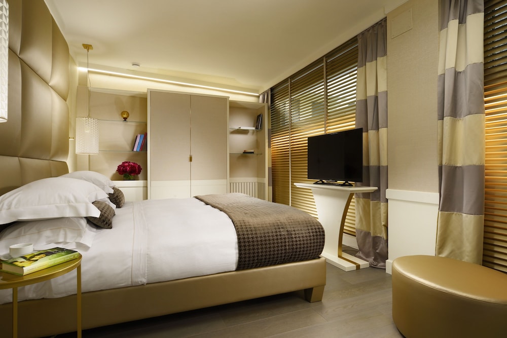 DELUXE, STUDIO, HOT TUB, GROUND FLOOR