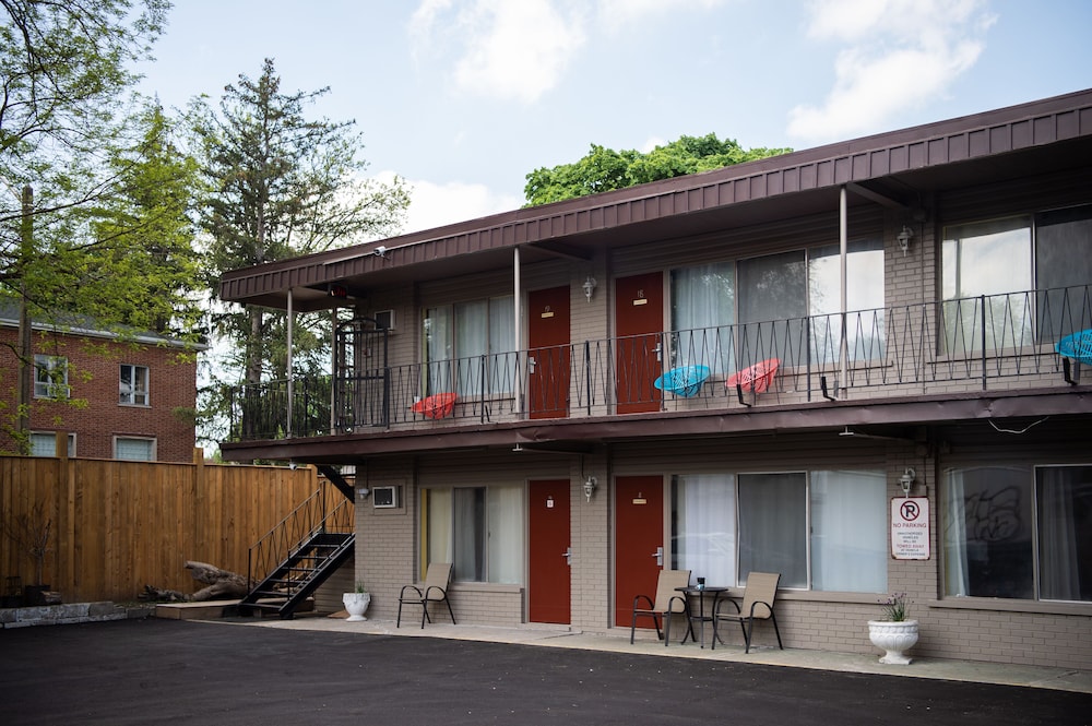 Advance Inn 34/50