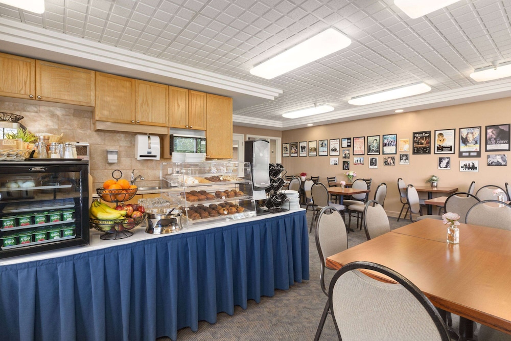 Travelodge By Wyndham Spruce Grove 43/50