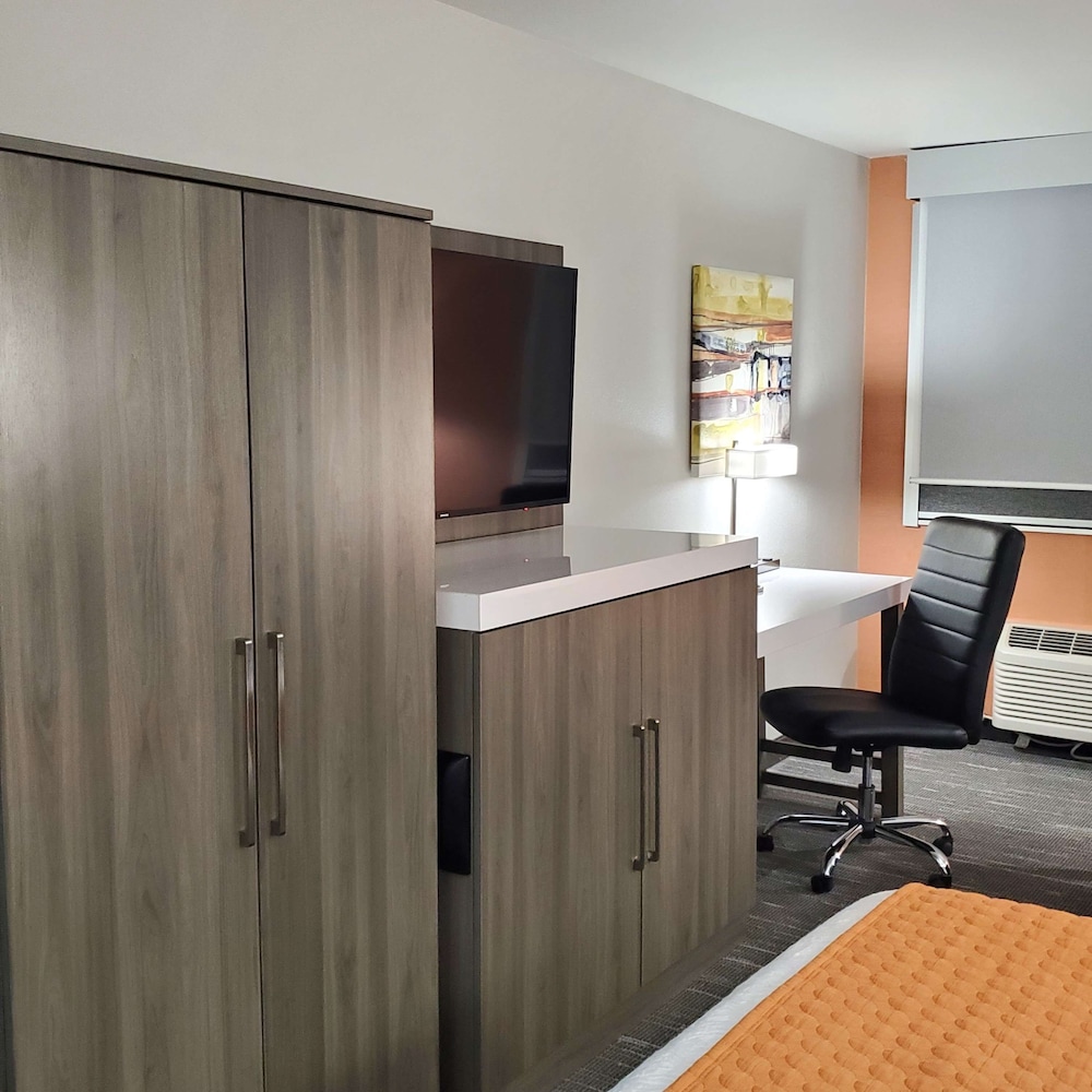 Best Western Plus Renton Inn 12/37