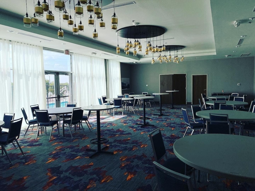 La Quinta Inn & Suites By Wyndham Lakeway 36/44