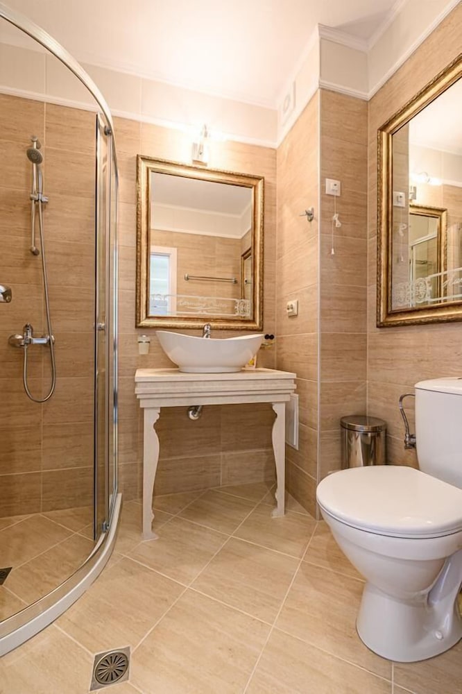 Harmony Suites 11, 12 Grand Resort 49/50