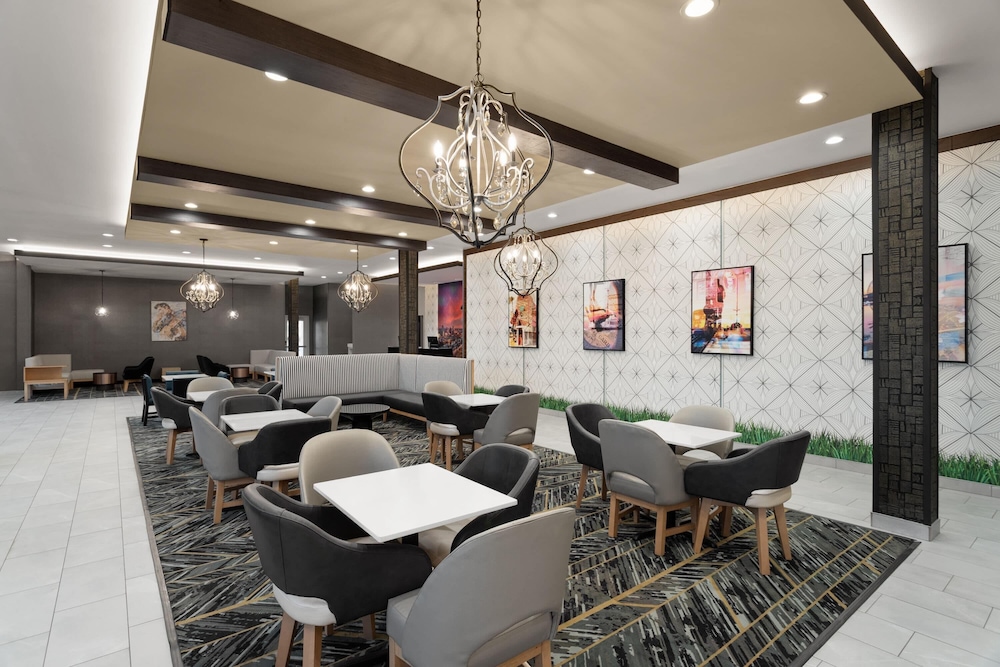 La Quinta Inn & Suites by Wyndham Olive Branch 38/46