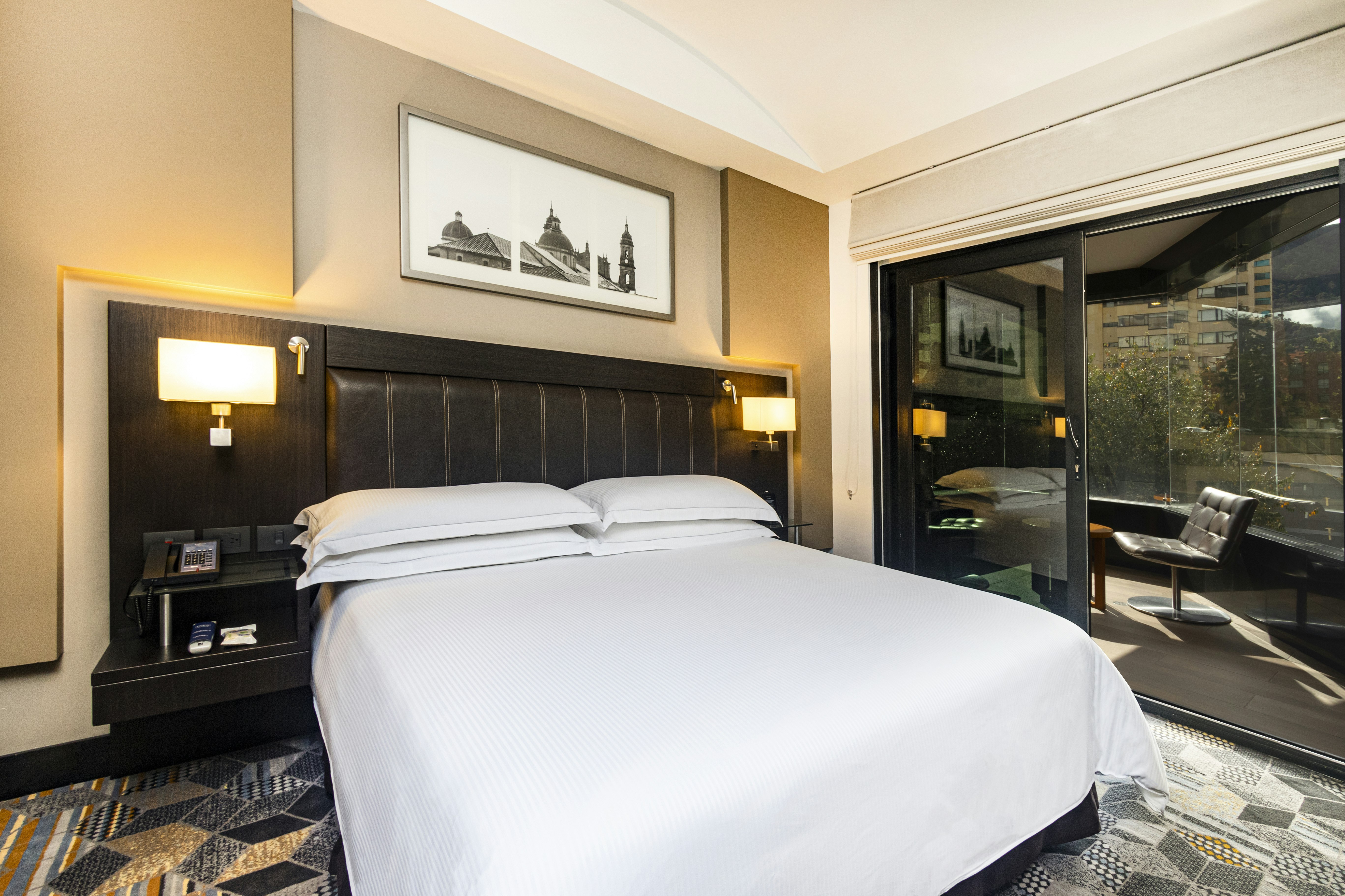 جناح بسرير كينج بشرفة، Hilton Bogota 3/6