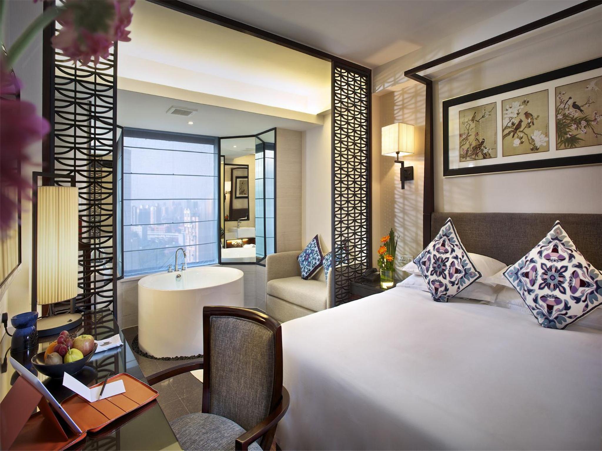Concept, Queen Bed