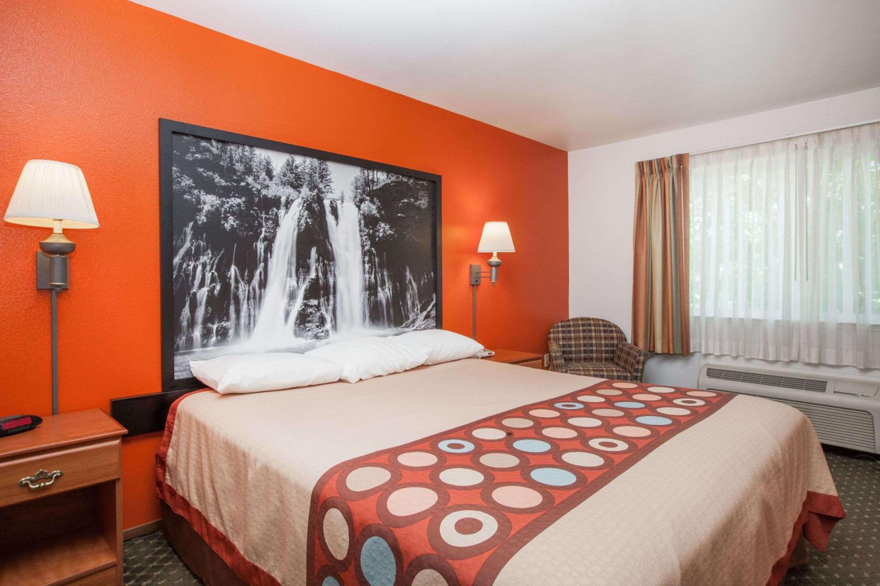 Room at Super 8 by Wyndham Cloverdale Wine Country, CLOVERDALE - CA