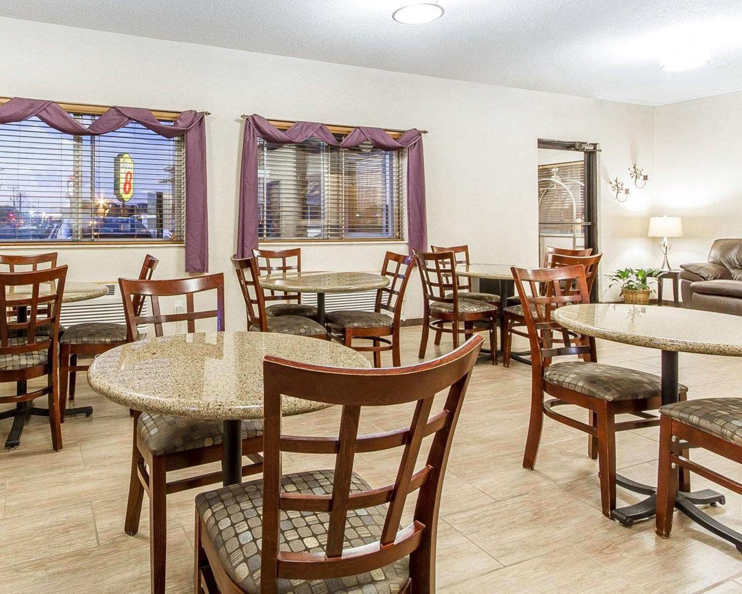 Quality Inn & Suites Eau Claire University Area 23/27