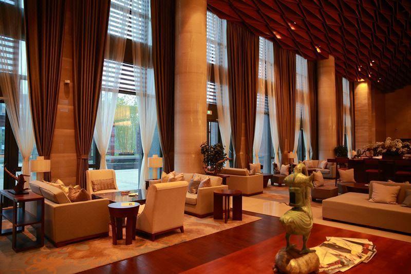 Swan Lakeview Hotel 20/30