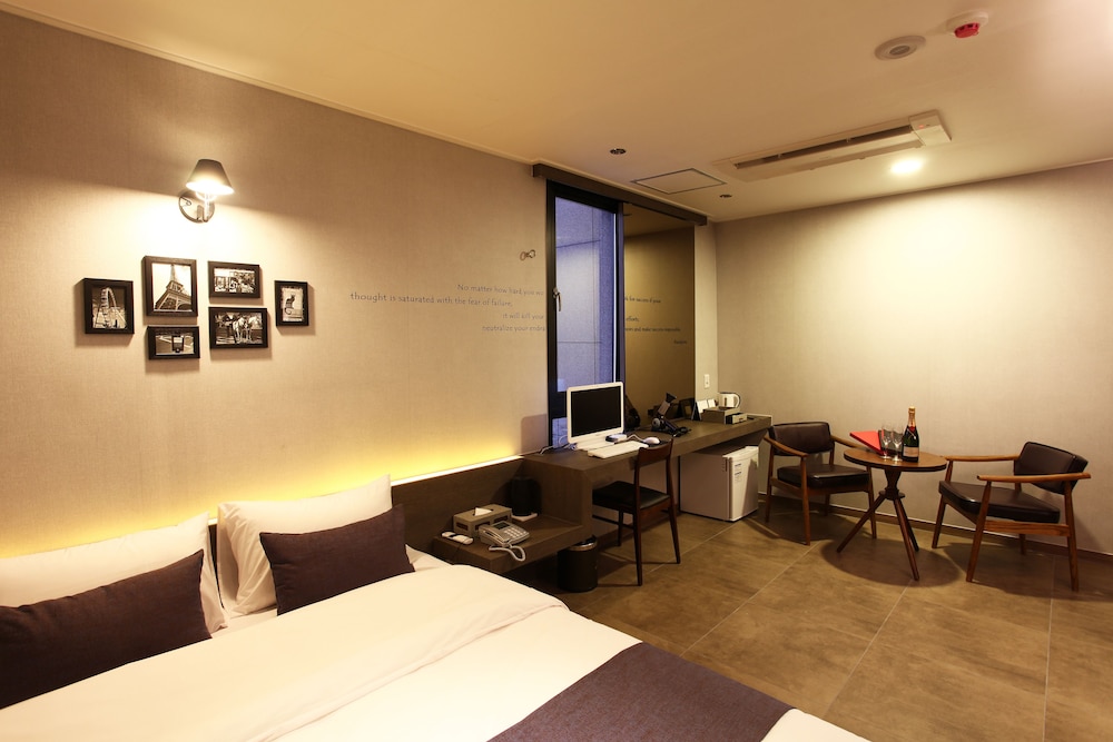 S Hotel 36/44