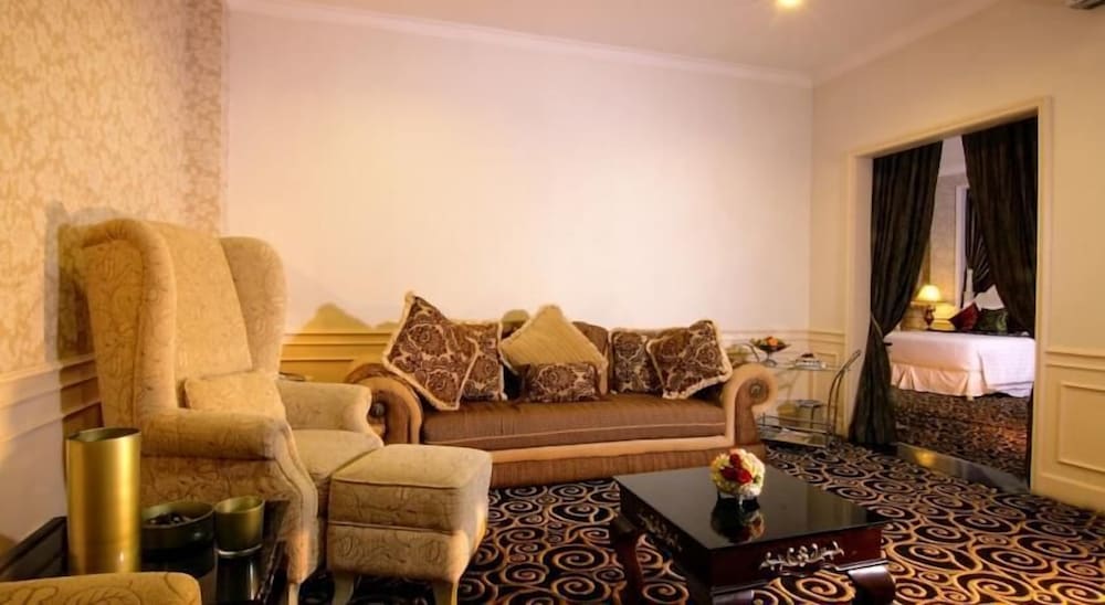 Gh Universal Bandung 33/50