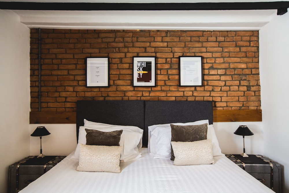 No. 8 Accommodation 10/24