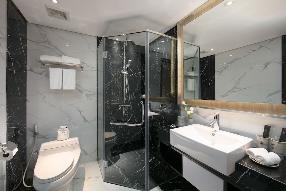 Aurora Premium Hotel and Spa (ex Delicacy Central Hotel and Spa) 46/48