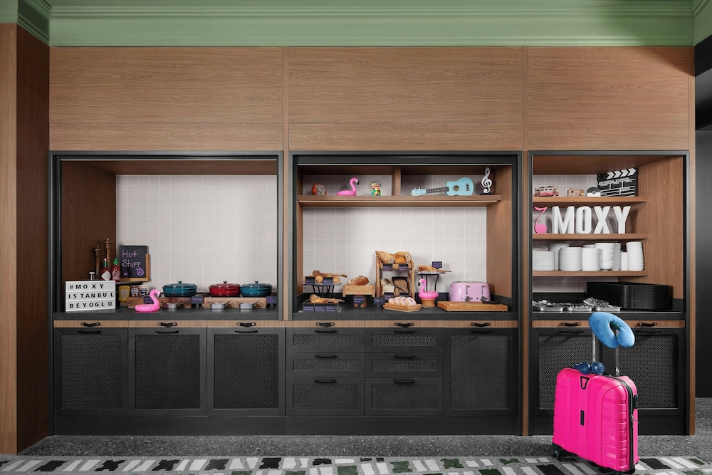 Moxy Istanbul Beyoglu 37/50