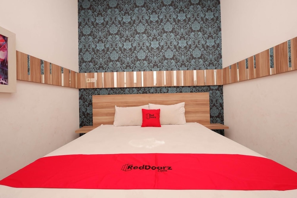 Reddoorz Near Plaza Simpang Lima 14/32