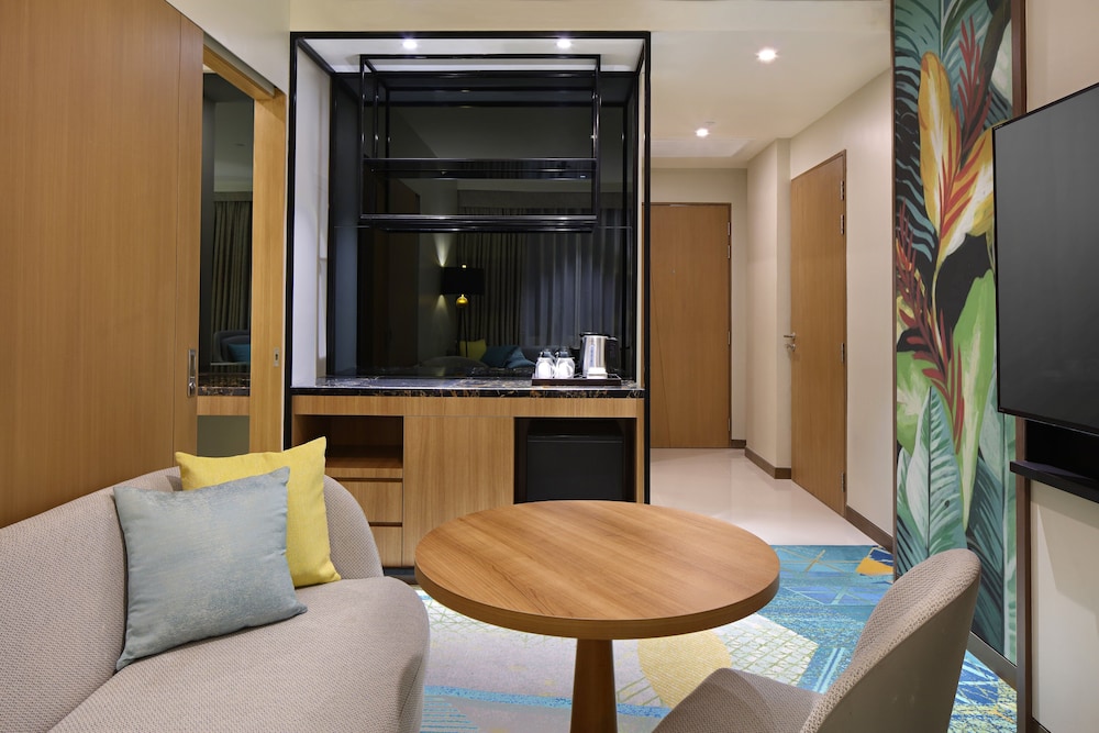 Holiday Inn CEBU CITY 11/69