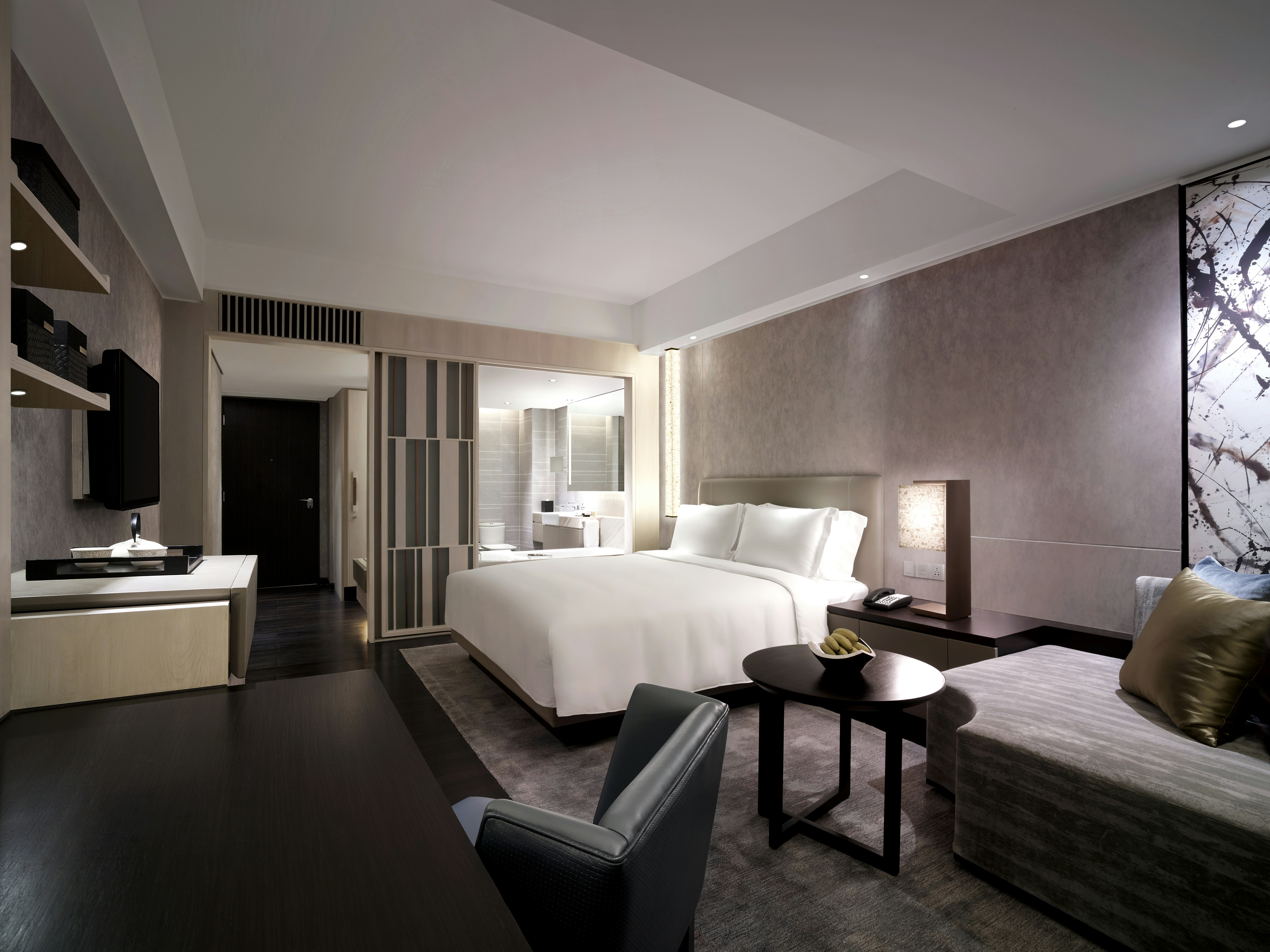 New World Makati Hotel 13/47