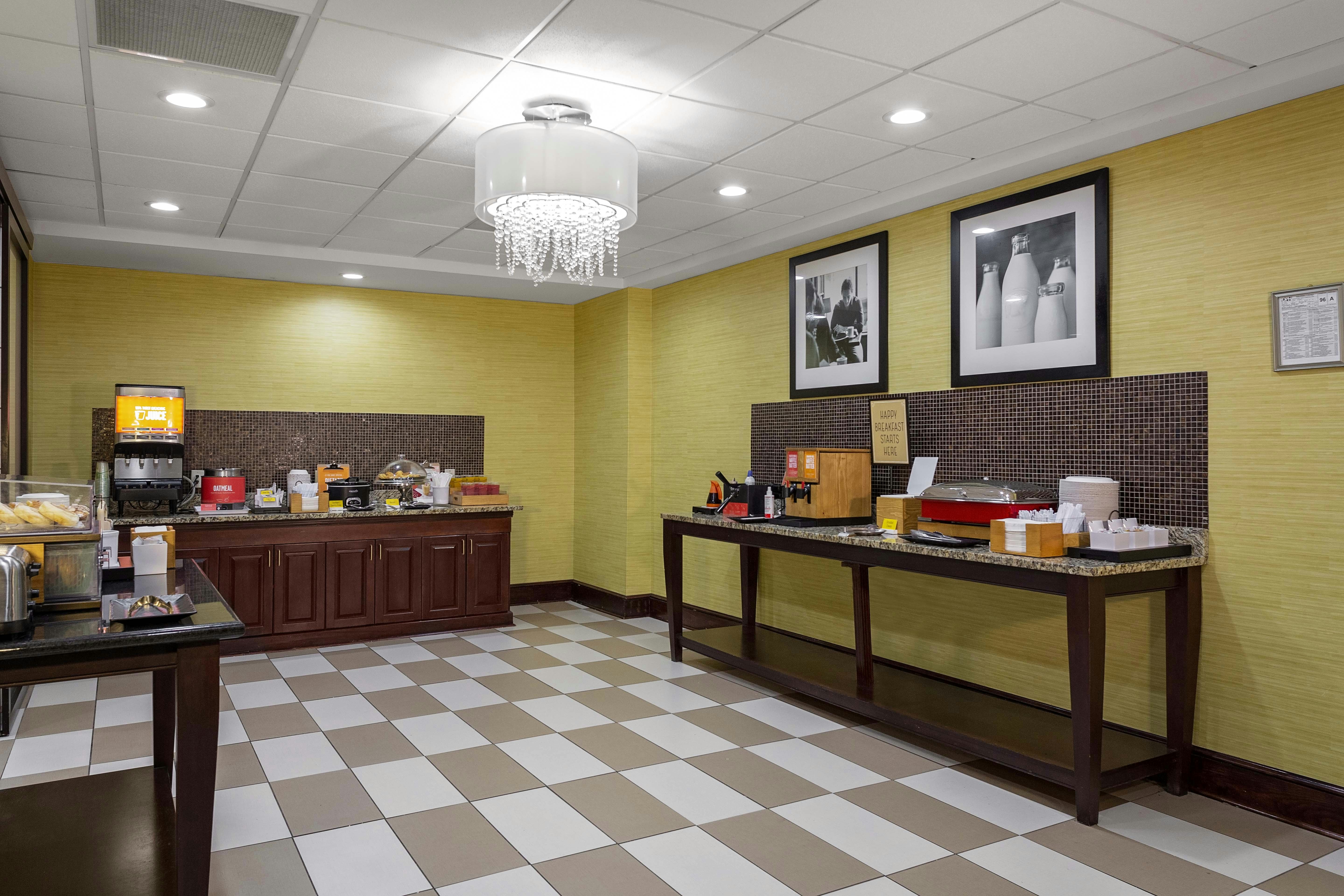 Hampton Inn Atlanta-Fairburn 7/74