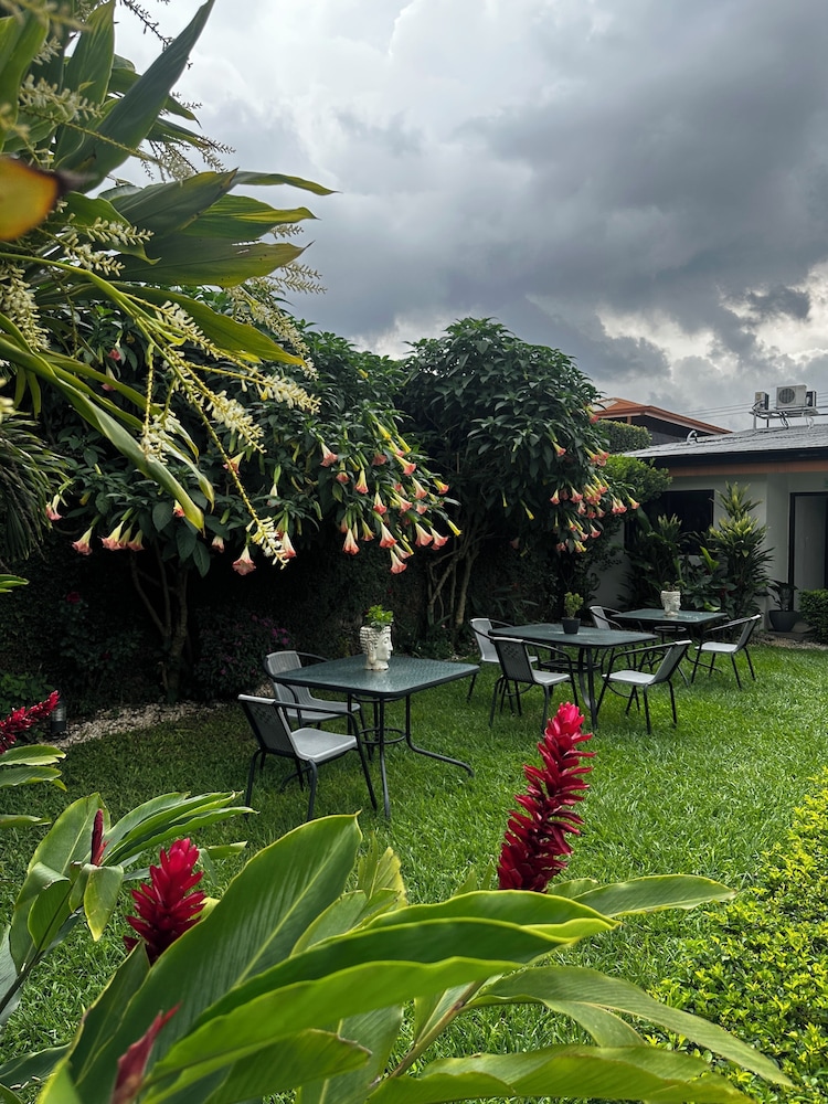 Berlor Airport Inn 47/50