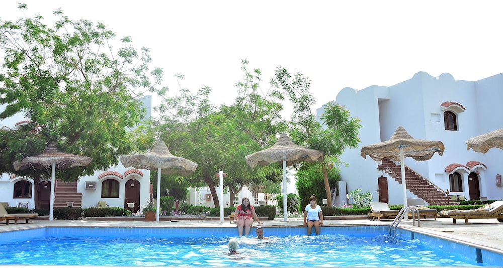 Desert View Hotel 47/48