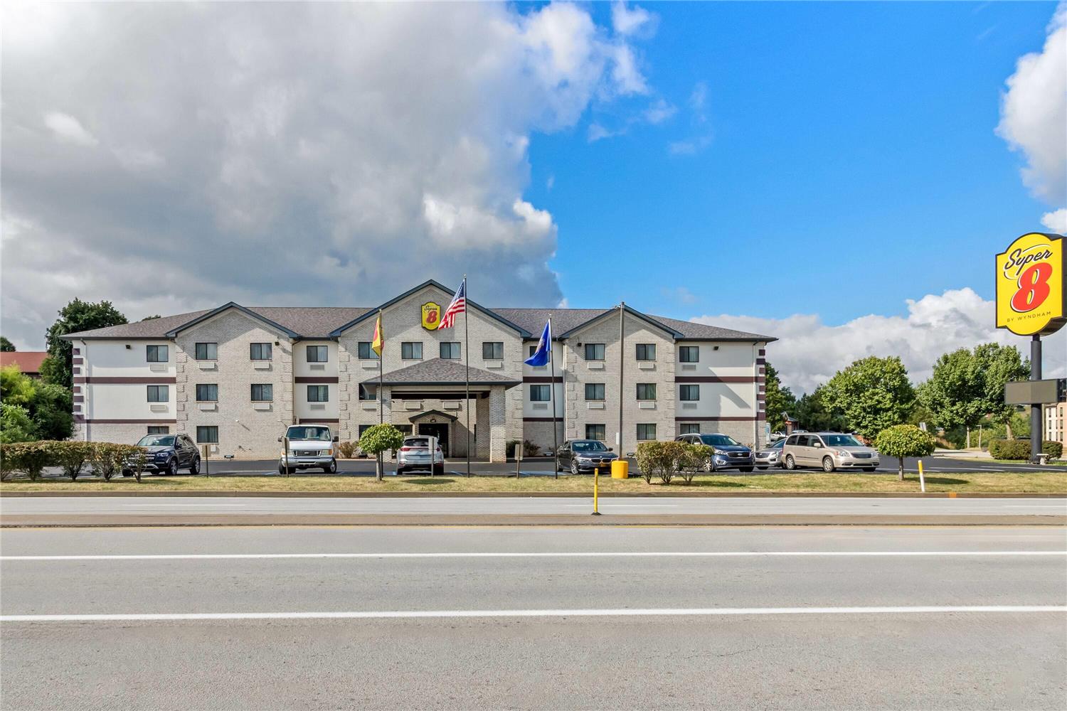Super 8 by Wyndham Uniontown PA 24/29