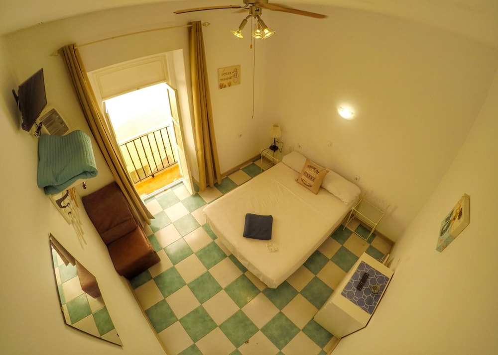 Spanish Galleon Lodge 13/40