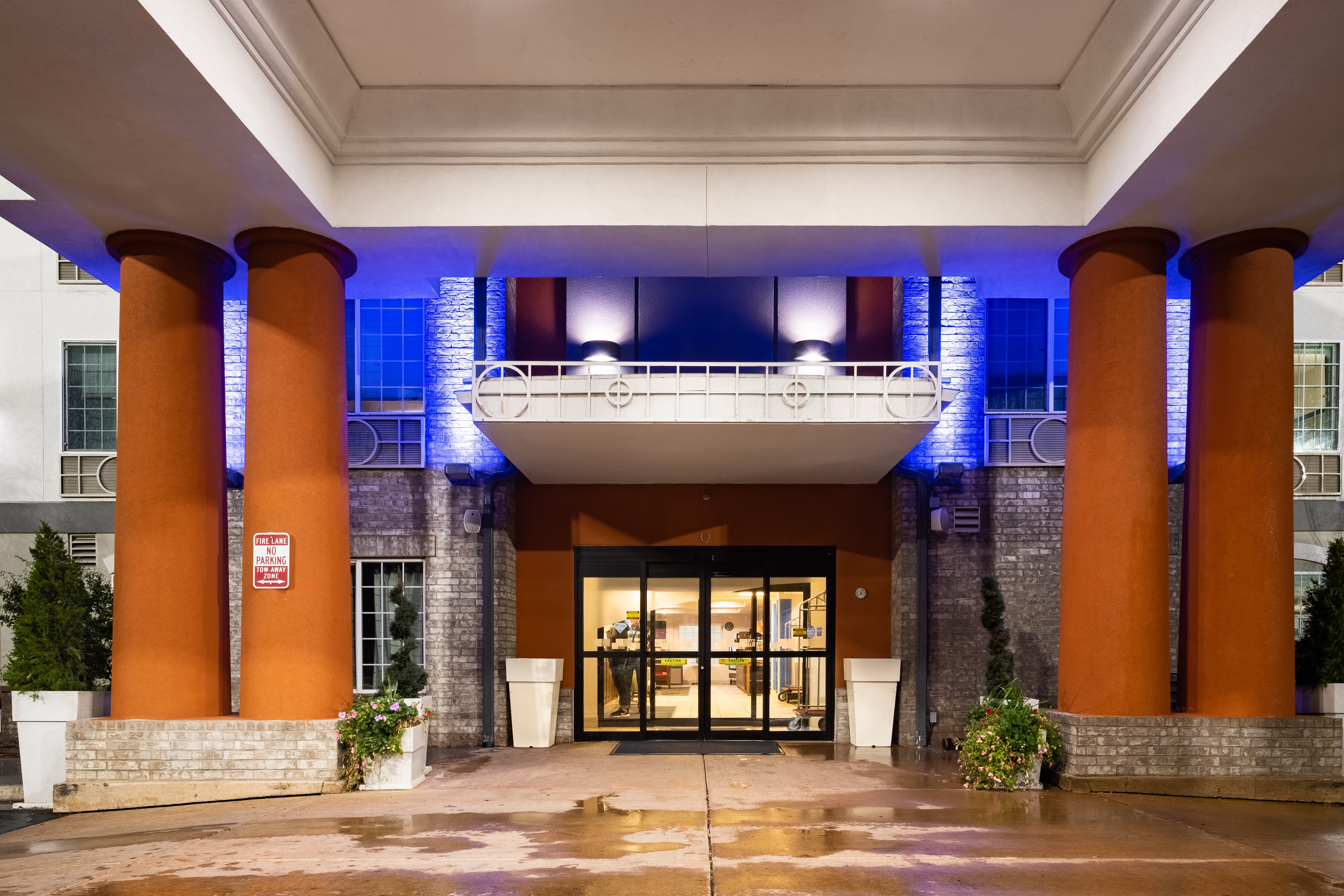 Holiday Inn Express Hotel And Suites Evanston 2/50