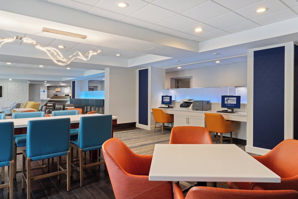 Holiday Inn Express and Suites Cincinnati Riverfront, an IHG Hotel 48/64